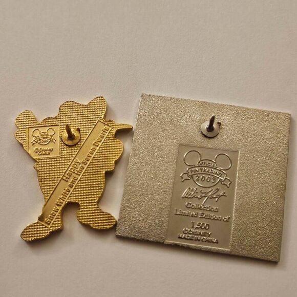 Disney Pin Vintage Lot of 2 Snow White Lefcort Portrait Happy Dwarf Green Jewel - Picture 5 of 7